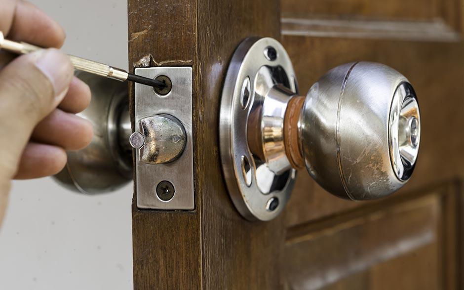 serrurier pour ouverture de porte coincée Montmorency